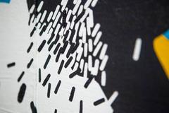 Silhouette di uccelli astratti "Cheek by Jowl" con ricamo