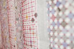 « Couverture de sécurité » suspendue tapisserie de collage de papier brodé, géométrique