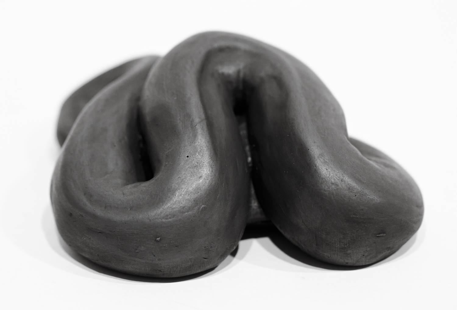 Recoil (référence) - Noir Figurative Sculpture par Darla Jackson