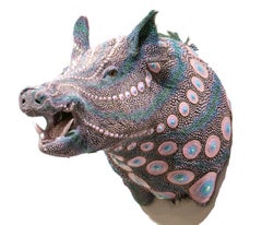 „Wedding Boar“, Taxidermie, Skulptur, Dimensionale Farbe, Pufffarbe, Punktmuster