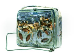 « tape recorder », broderie à l'aiguille, sculpture d'objet trouvé, art textile