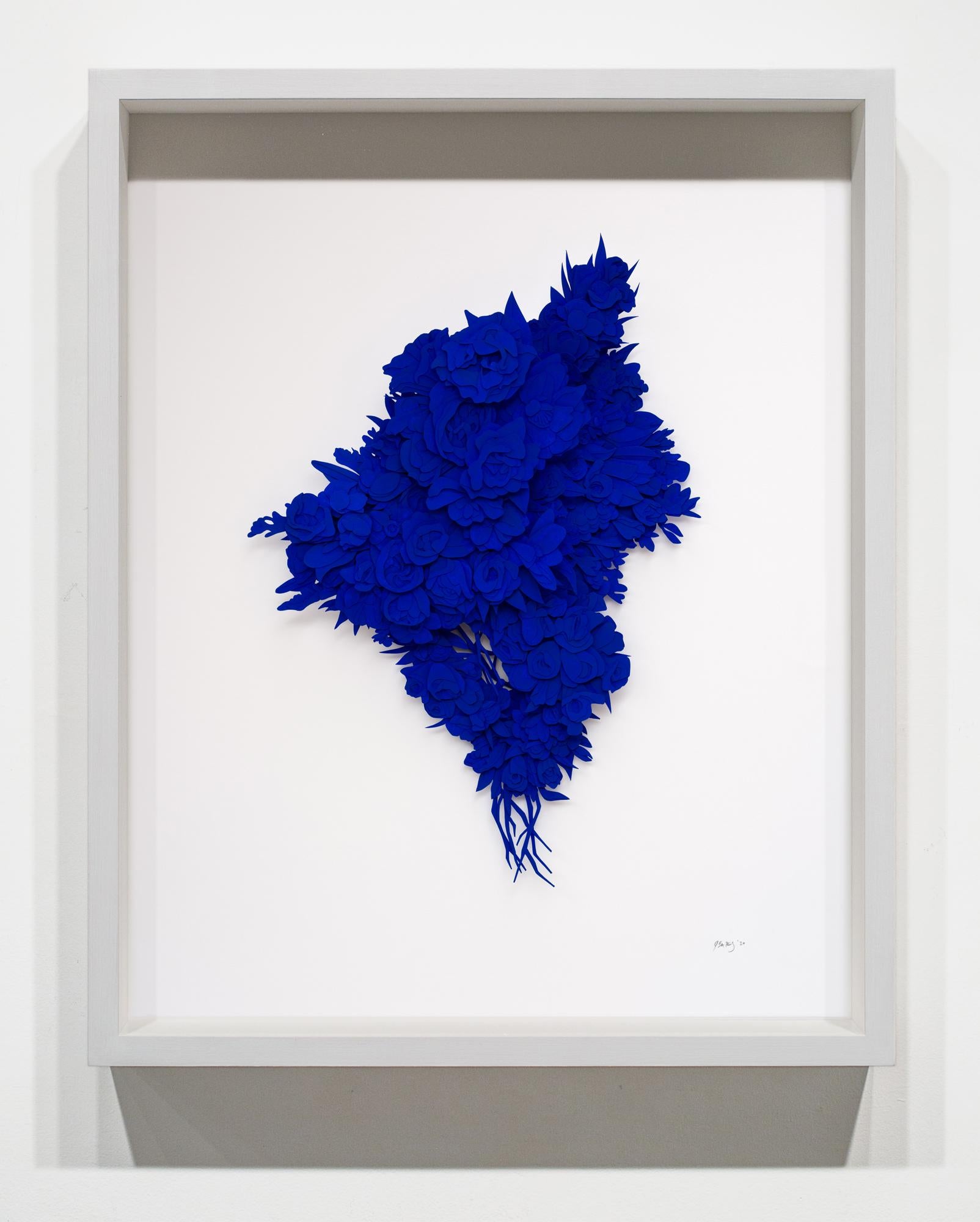 « Explosion #11 », sculpture de fleurs en papier taillé bleu cobalt, œuvre d'art florale en vente 4