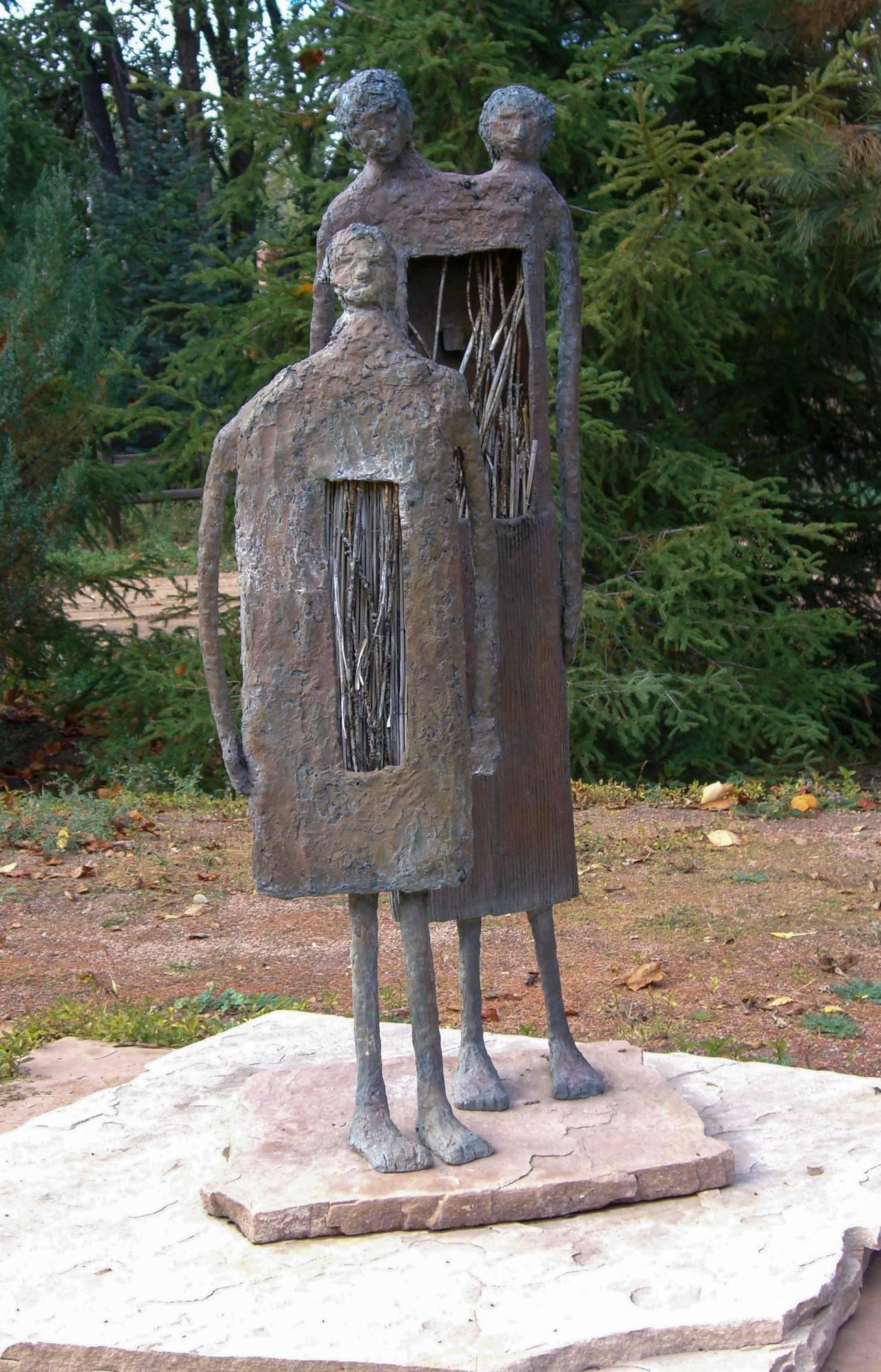 Las Tres Cabesas, Eduardo Oropeza bronze sculpture  brown Three heads Four legs For Sale 3