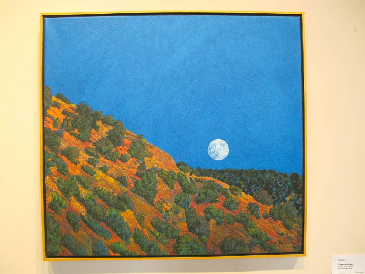 Landscape Painting John Hogan - Ghost Moon Rising, Nouveau-Mexique, peinture de paysage désertique, pleine lune, ciel bleu