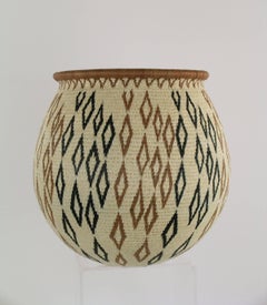 Wounaan Tribal Basket by Miriam Cansare, fine woven basket, beige, diamond shape