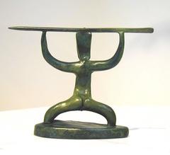 Ihi ( Macht), zeitgenössische Maori-Skulptur, grüne Patina, Kriegerfigur