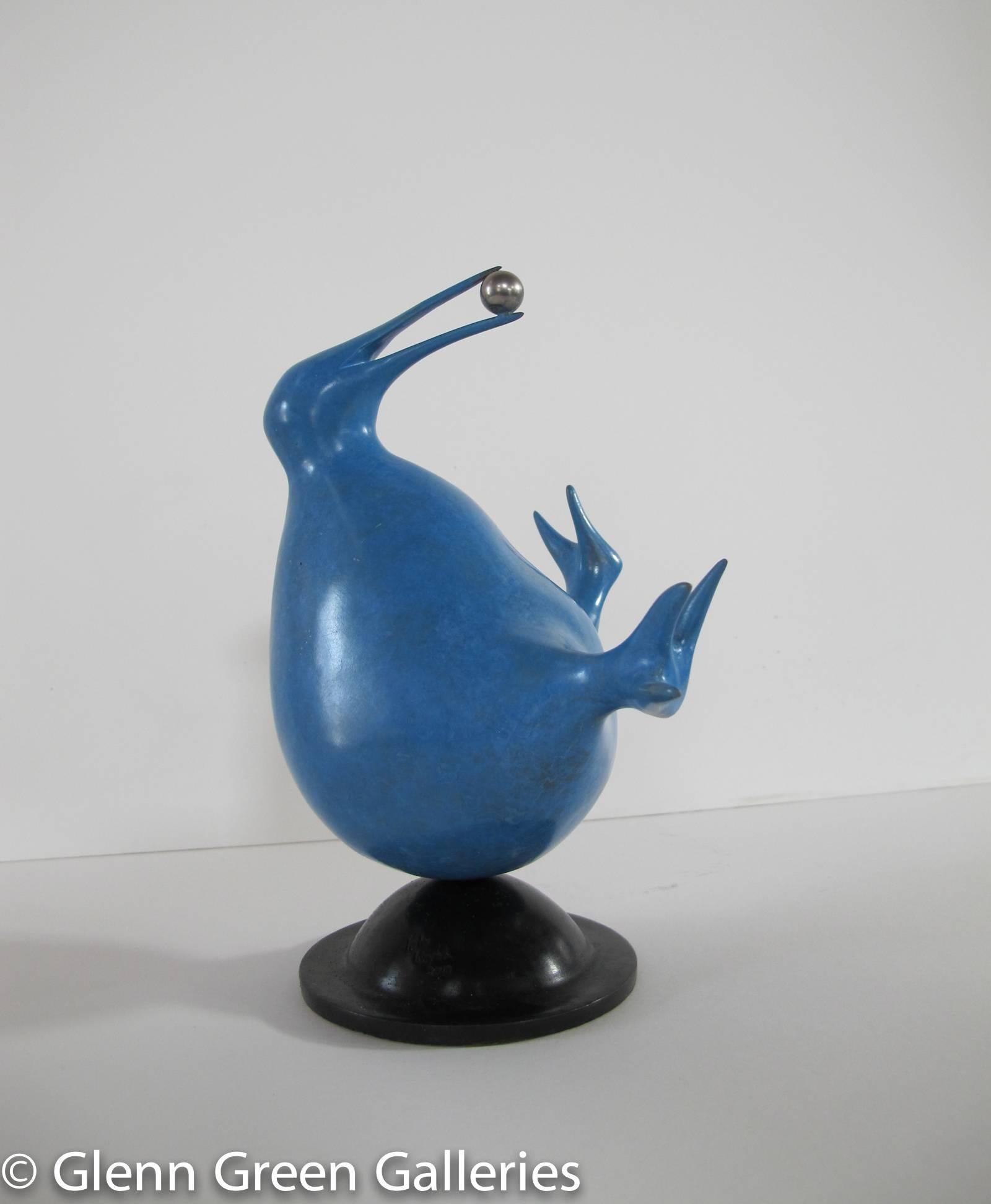 Blaue Kiwi – Sculpture von Peter Woytuk