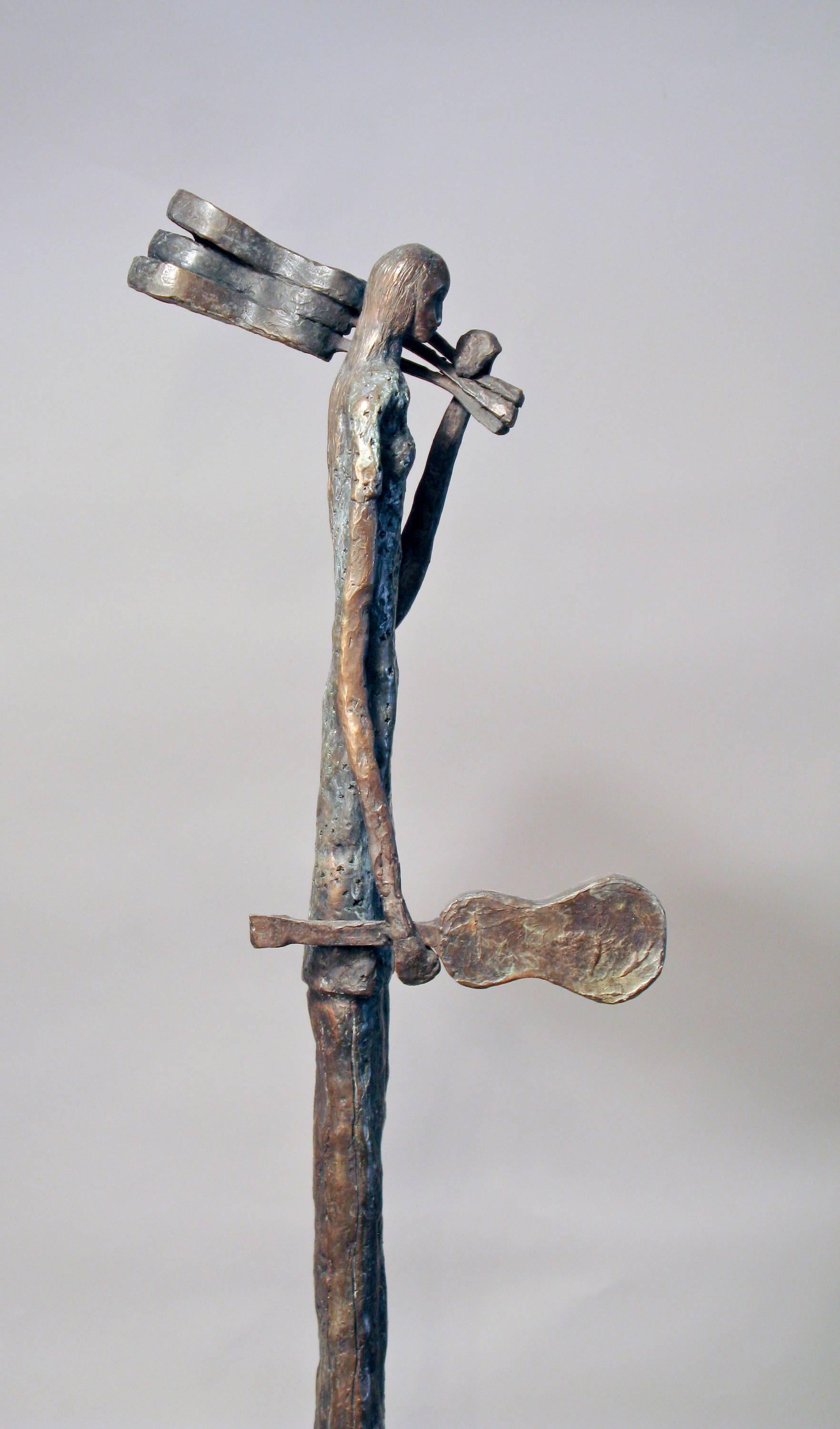 Guitarras, bronze sculpture, vertical, guitar seller, rustic, textured bronze - Contemporary Sculpture by Eduardo Oropeza