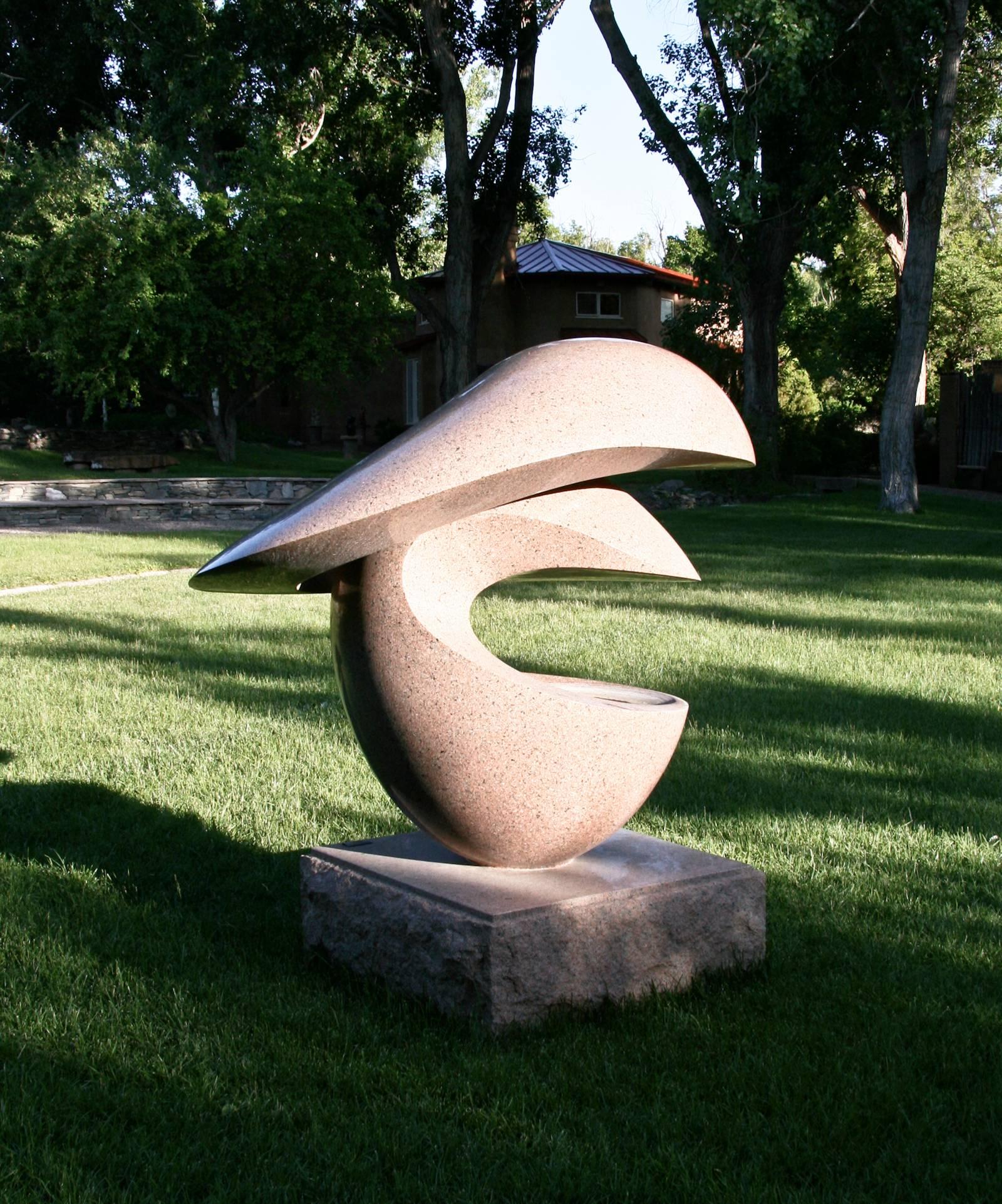 Cosmos, de Khang Pham-New, escultura abstracta de granito pulido,  exterior en venta 3