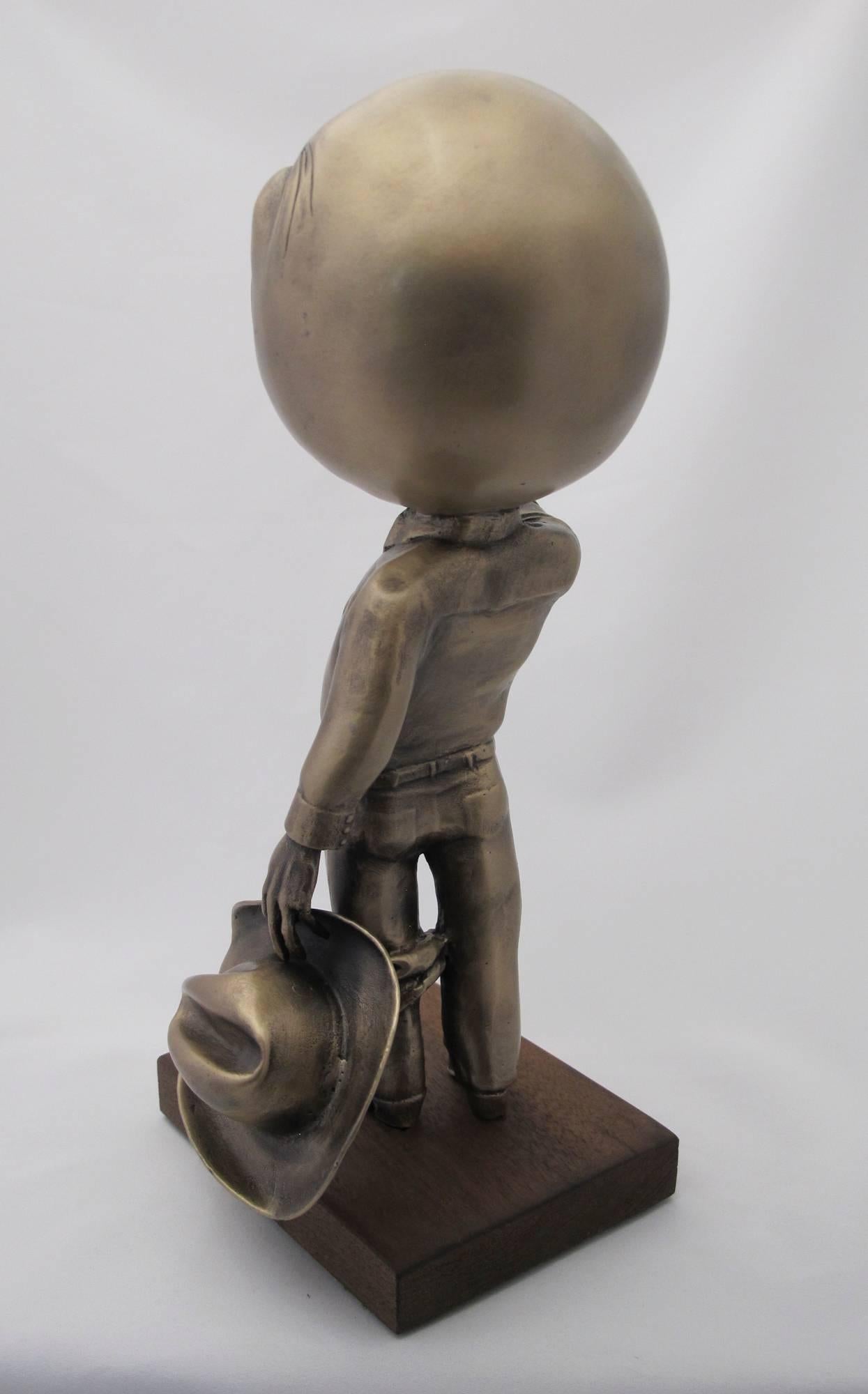 Howdy, Rodger Jacobsen, escultura vaquera de bronce, pátina dorada, edición de Texas en venta 4