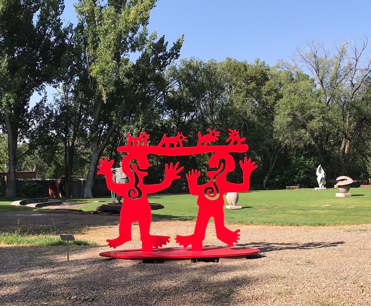 Große rote Skulptur 