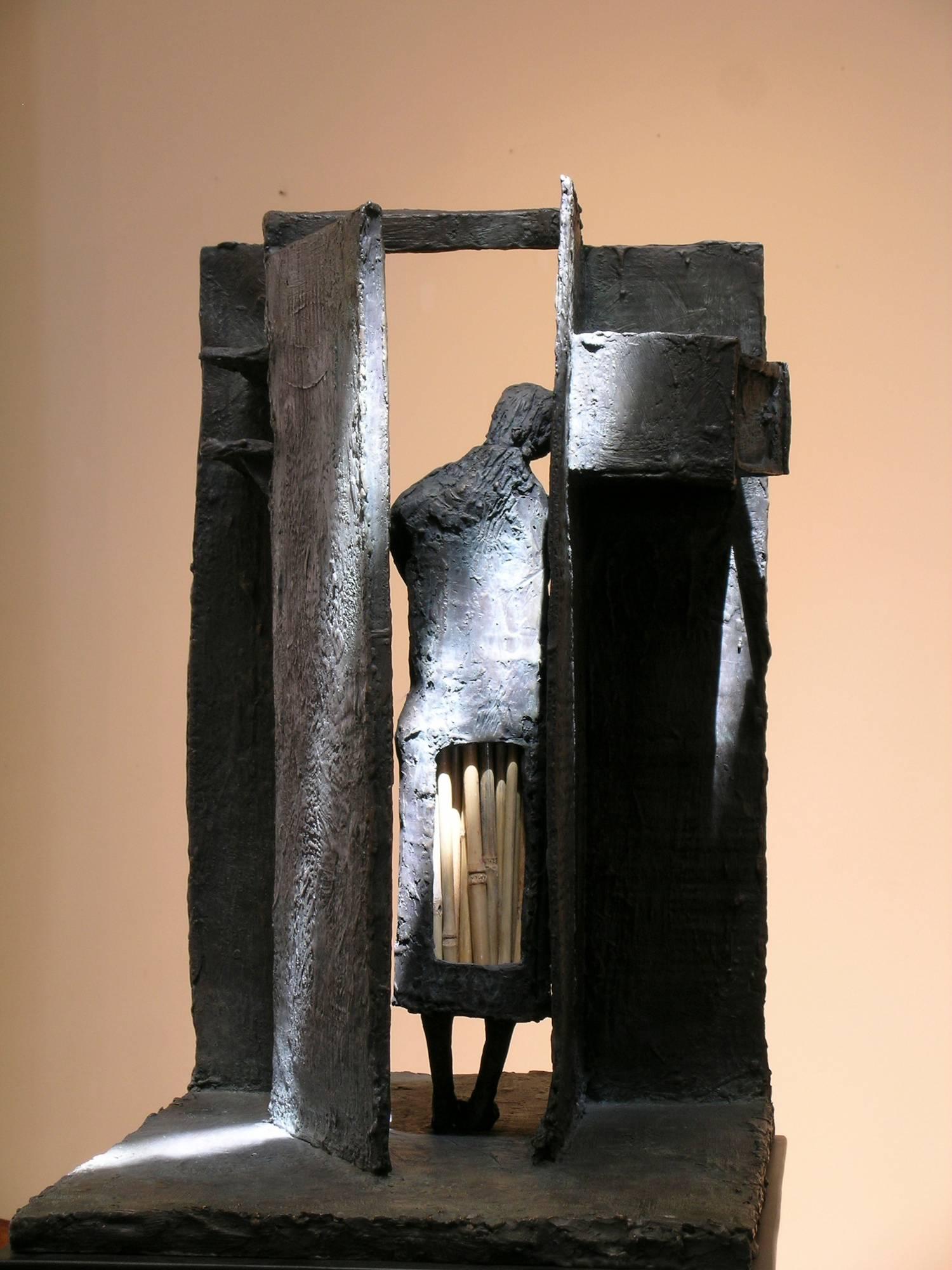 Empty Cupboard (Alacena Vacia), bronze and straw sculpture, Eduardo Oropeza

bronze sculpture with straw

In my hollow abode I wait for you, oh soul of hope,
that you can be so bold.
In the hour when famishment is my faithful companion,
I search the