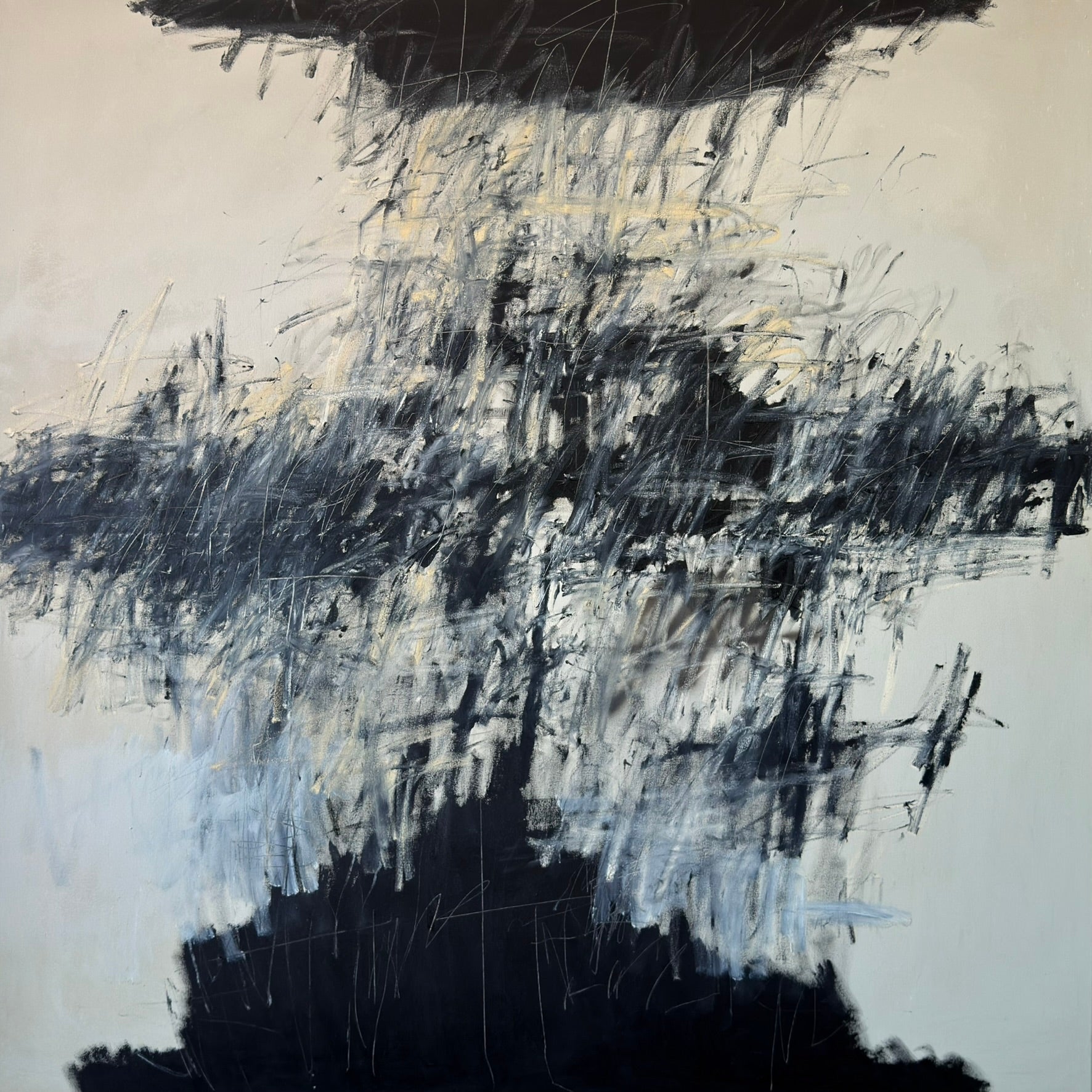 Denis Ymeri (nato nel 1990 a Tirana, in Albania) è un artista visivo che vive a Barcellona e il cui lavoro spazia dalla pittura alla scultura. Il suo lavoro esplora il rapporto tra materia, memoria, spazio e tempo, traendo ispirazione dall'arte