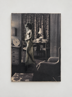 Alba Fabre – Zeitgenössische figurative Innenraummalerei, weiblicher Akt in Schwarz-Weiß