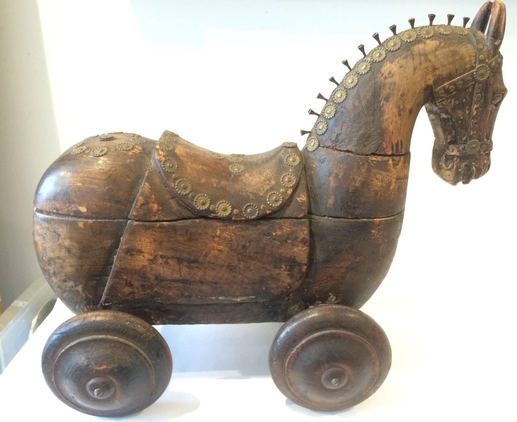 Antico cavallo di legno su ruote - Sculpture Arte popolare di Unknown