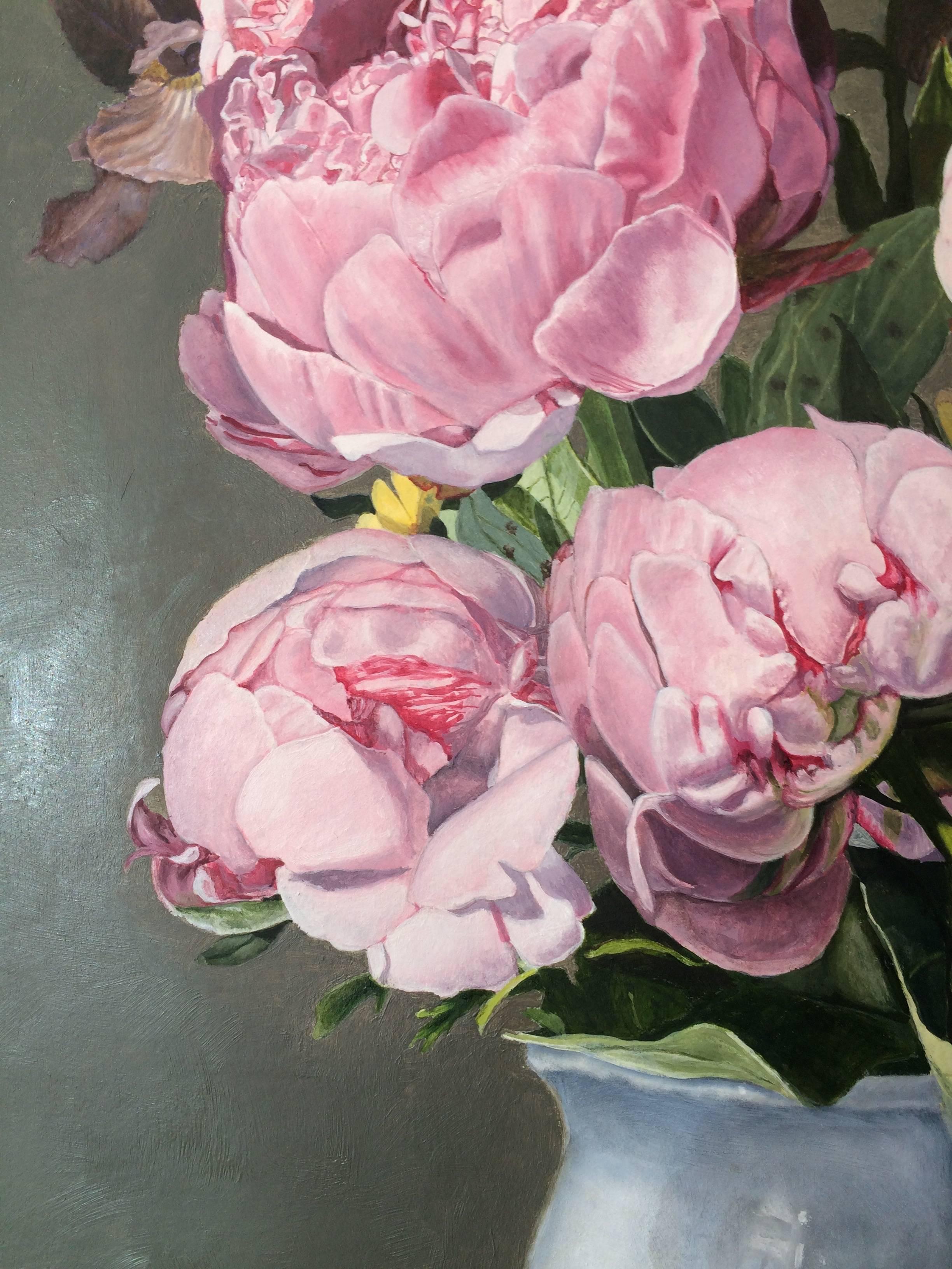 Nature morte aux pivoines roses - Réalisme Painting par Peggie Blizard