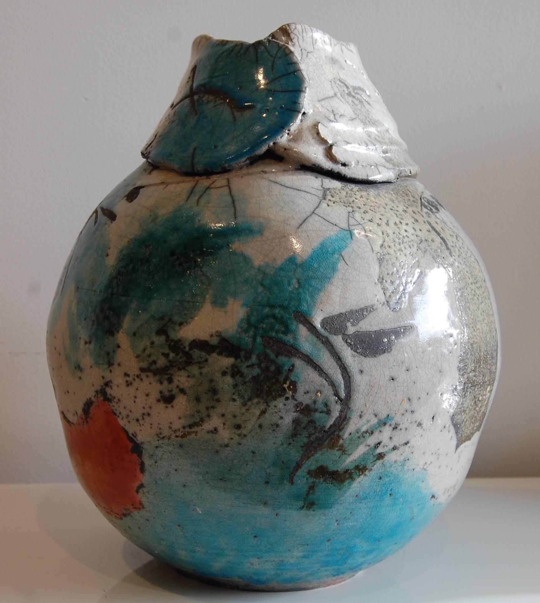 Raku Ceramic Vase - Gray Abstract Sculpture by Jose Antonio Sarmiento
