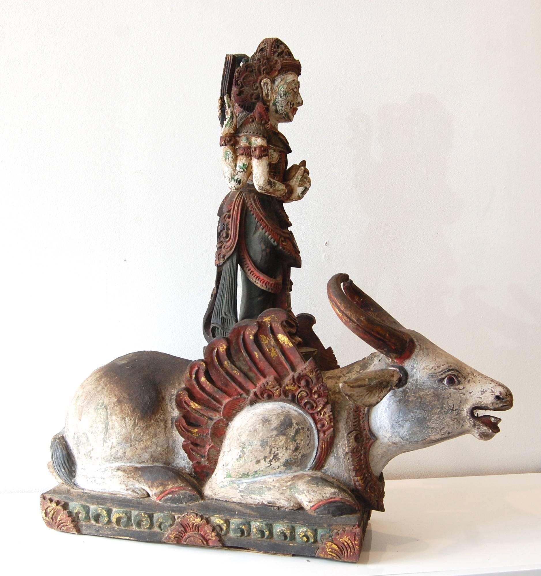  Shiva debout sur le taureau Nandi sculpture en bois - Sculpture de Unknown