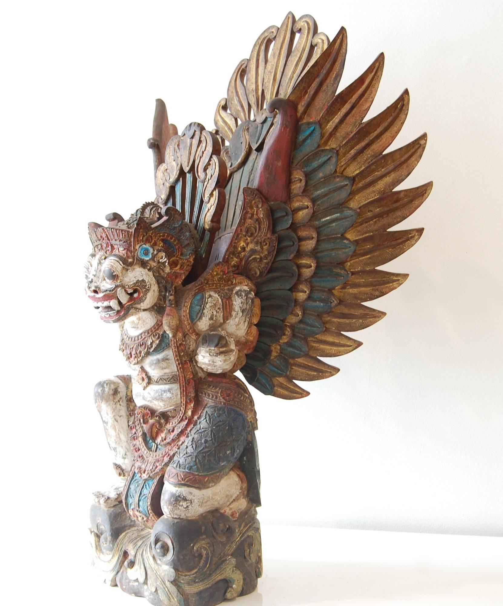 Antike polychrome Barong- Tempelschnitzerei aus Holz  (Braun), Figurative Sculpture, von Unknown