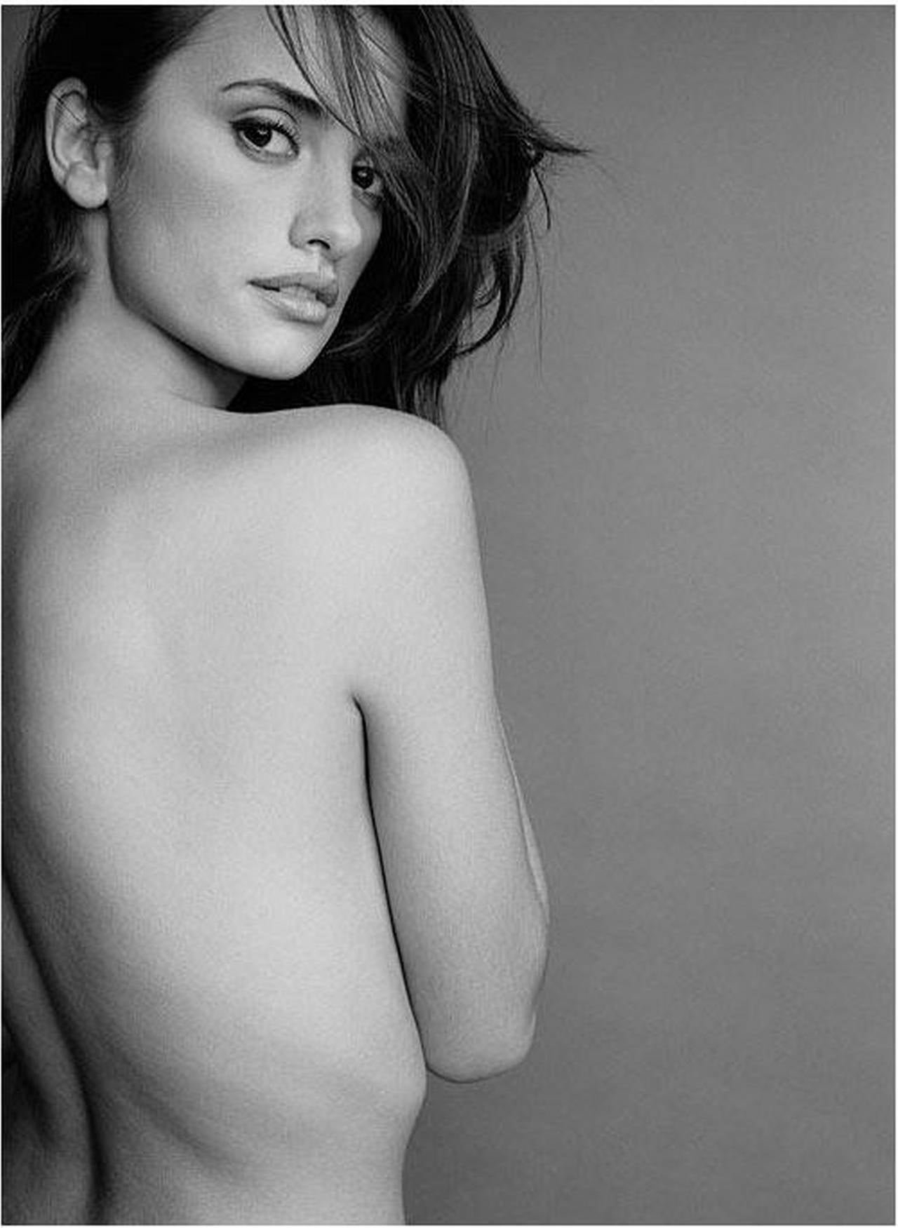 Antoine Verglas Black and White Photograph – Penelope Cruz – Nacktes b&w-Porträt des Filmstars, Kunstfotografie, 1998