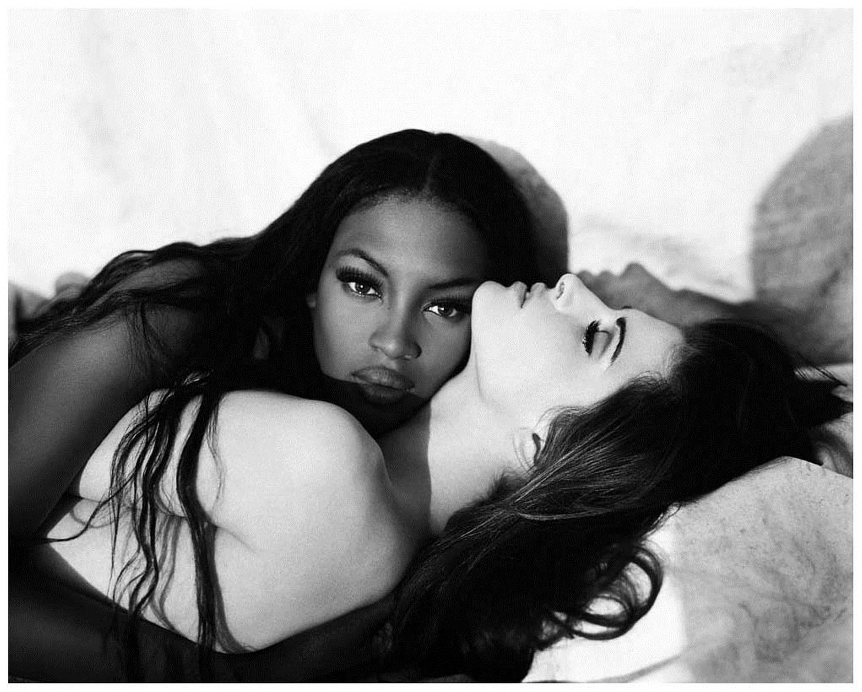 Sante D´ Orazio Nude Photograph - Naomi Campbell & Stephanie Seymour - Nude Portrait, FIne Art Photography, 1990