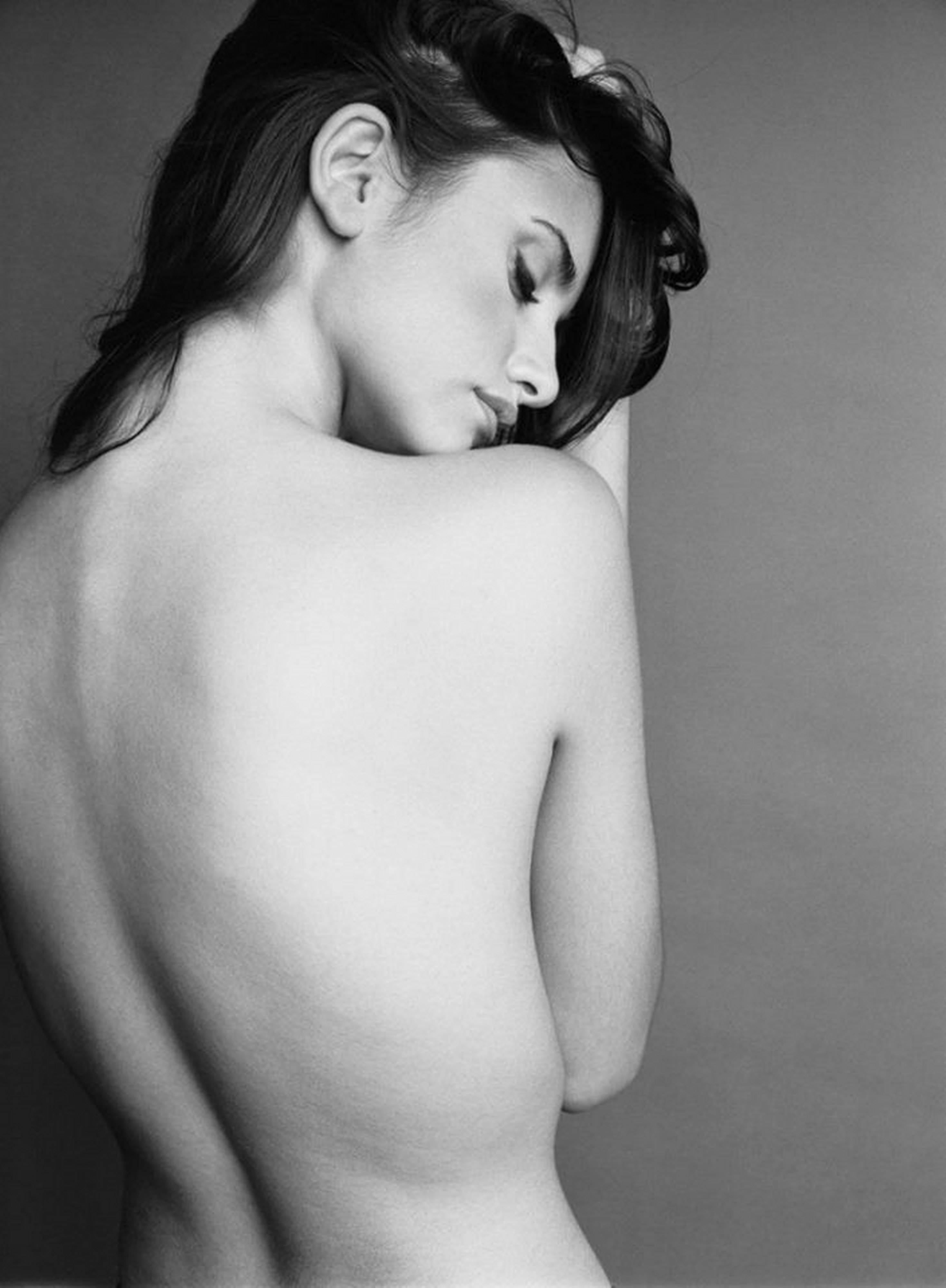 Antoine Verglas Black and White Photograph - Penelope Cruz II - b&w photo of the nude actress, fine art photography, 1998