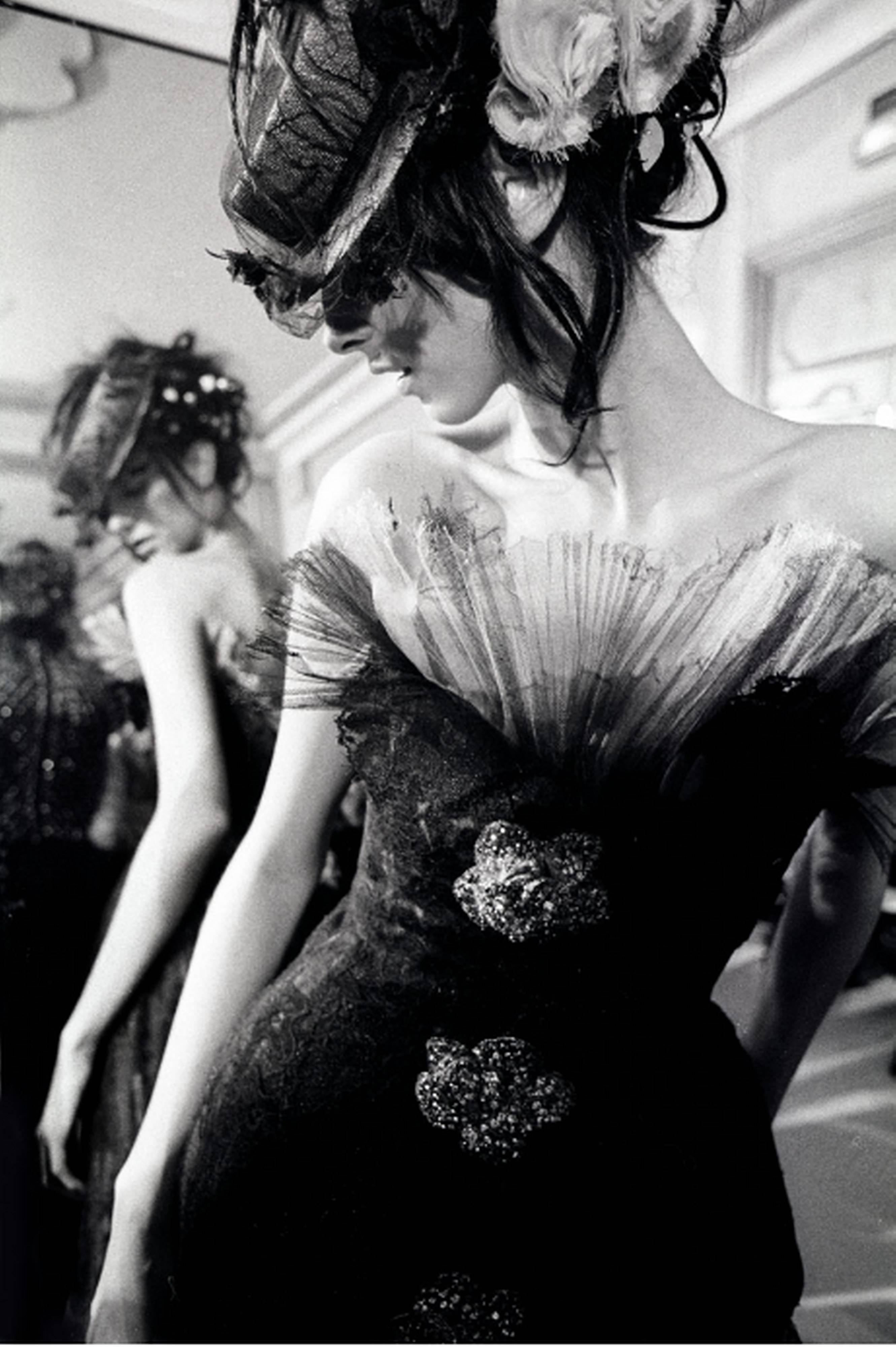 Gérard Uféras Figurative Photograph - Chanel Haute Couture Paris - models behind the scenes of the haute cuture party