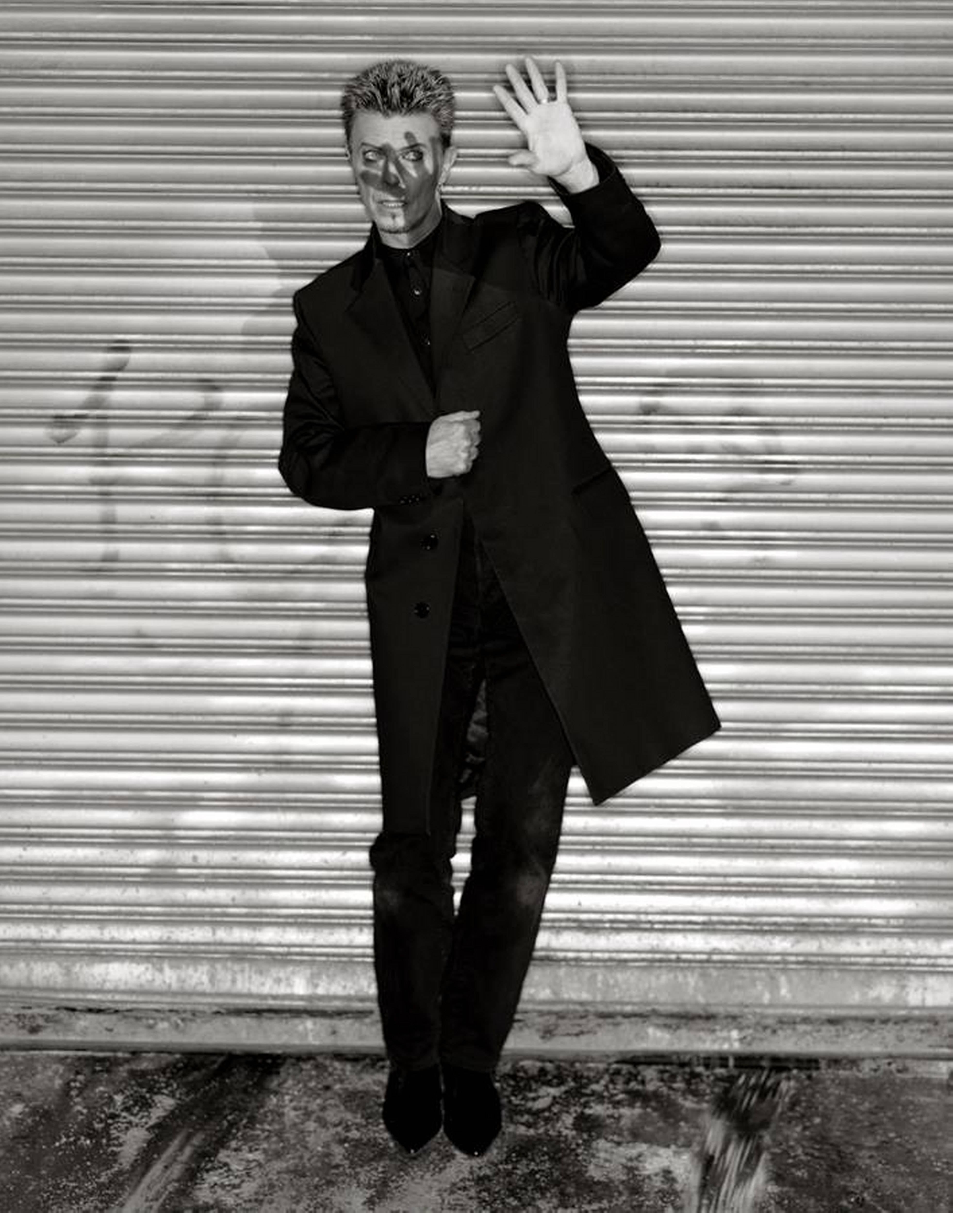 Albert Watson Black and White Photograph – David Bowie Schatten