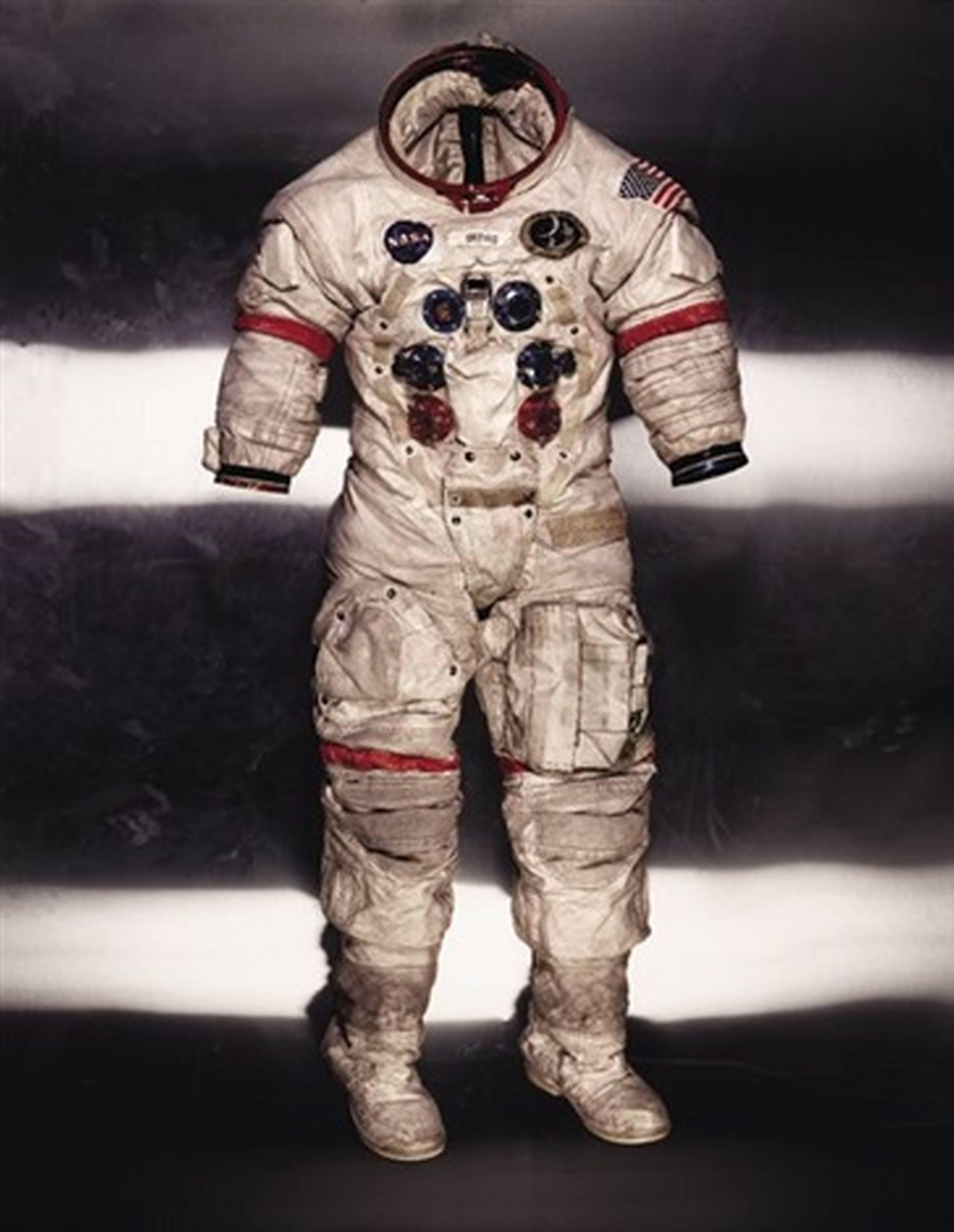 Albert Watson Color Photograph – Alan Shepards Lunar Anzug
