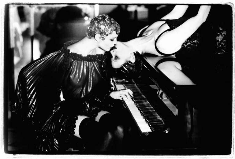 Ellen von Unwerth Black and White Photograph – Ohne Titel