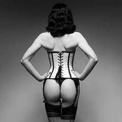 Pounting Dita 1