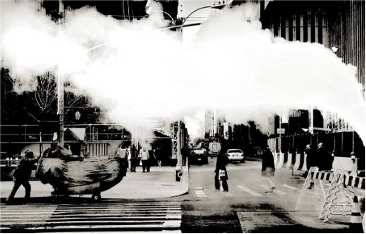 Andreas H. Bitesnich Black and White Photograph – Street Scene #685, Straßenlandschaft