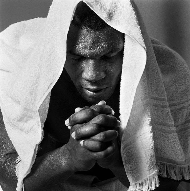 Portrait Photograph Michel Comte - Camp de formation Mike Tyson - Portrait with towel, photographie d'art, 1990