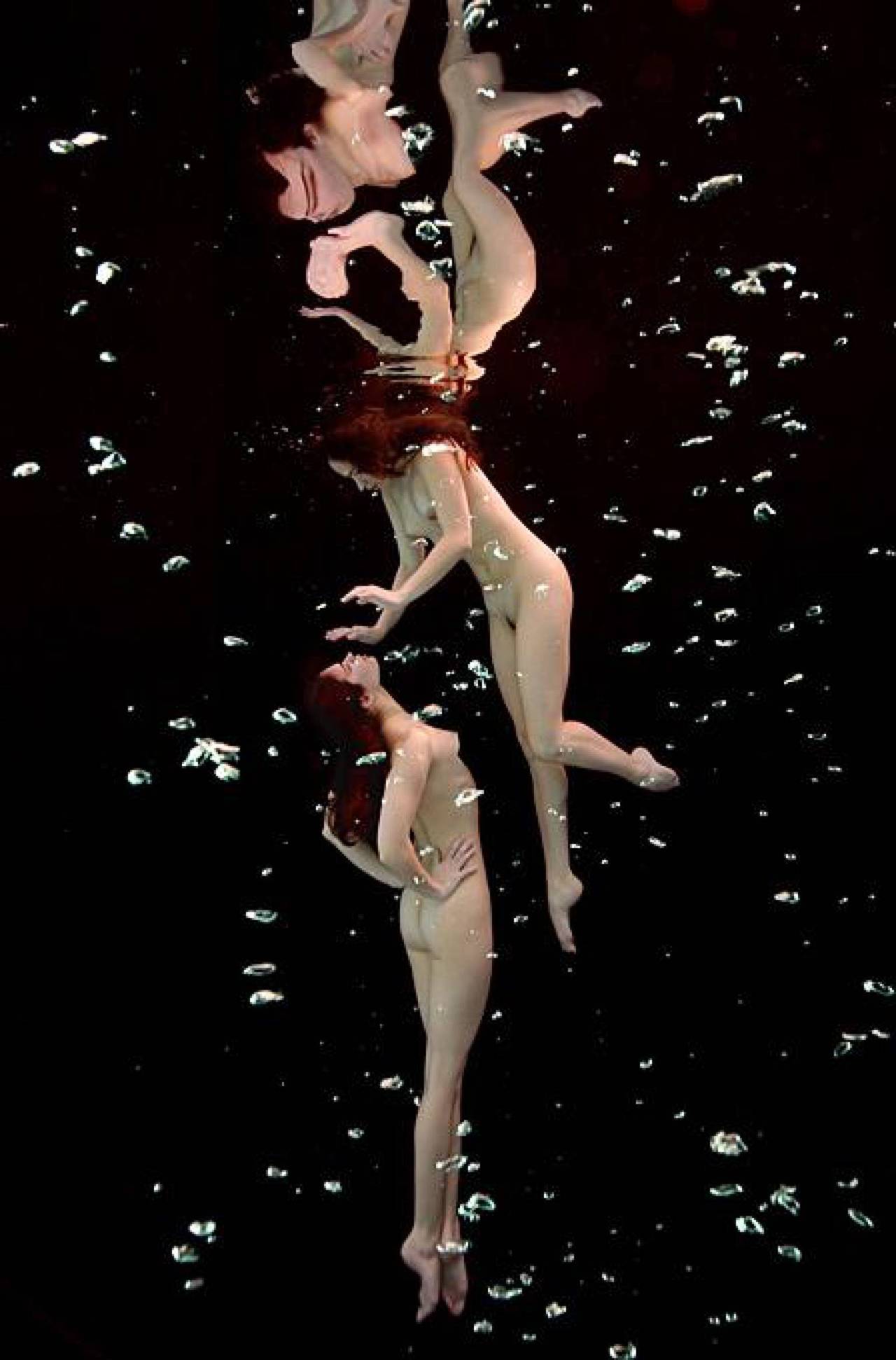 Nude Photograph de Howard Schatz - Estudio subacuático nº 2517 - Desnudo flotando bajo el agua, Fotografía artística, 2005