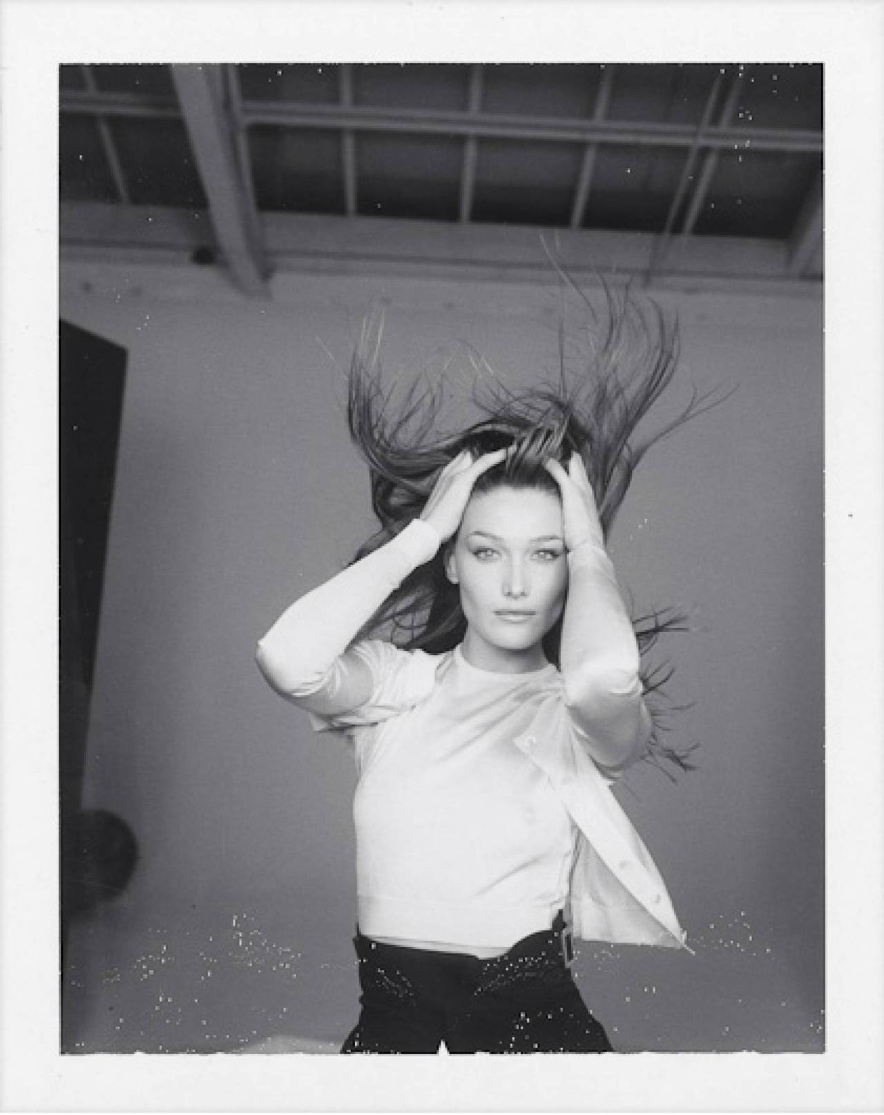 Black and White Photograph de Bruno Bisang - Carla Bruni para L'Officiel, París