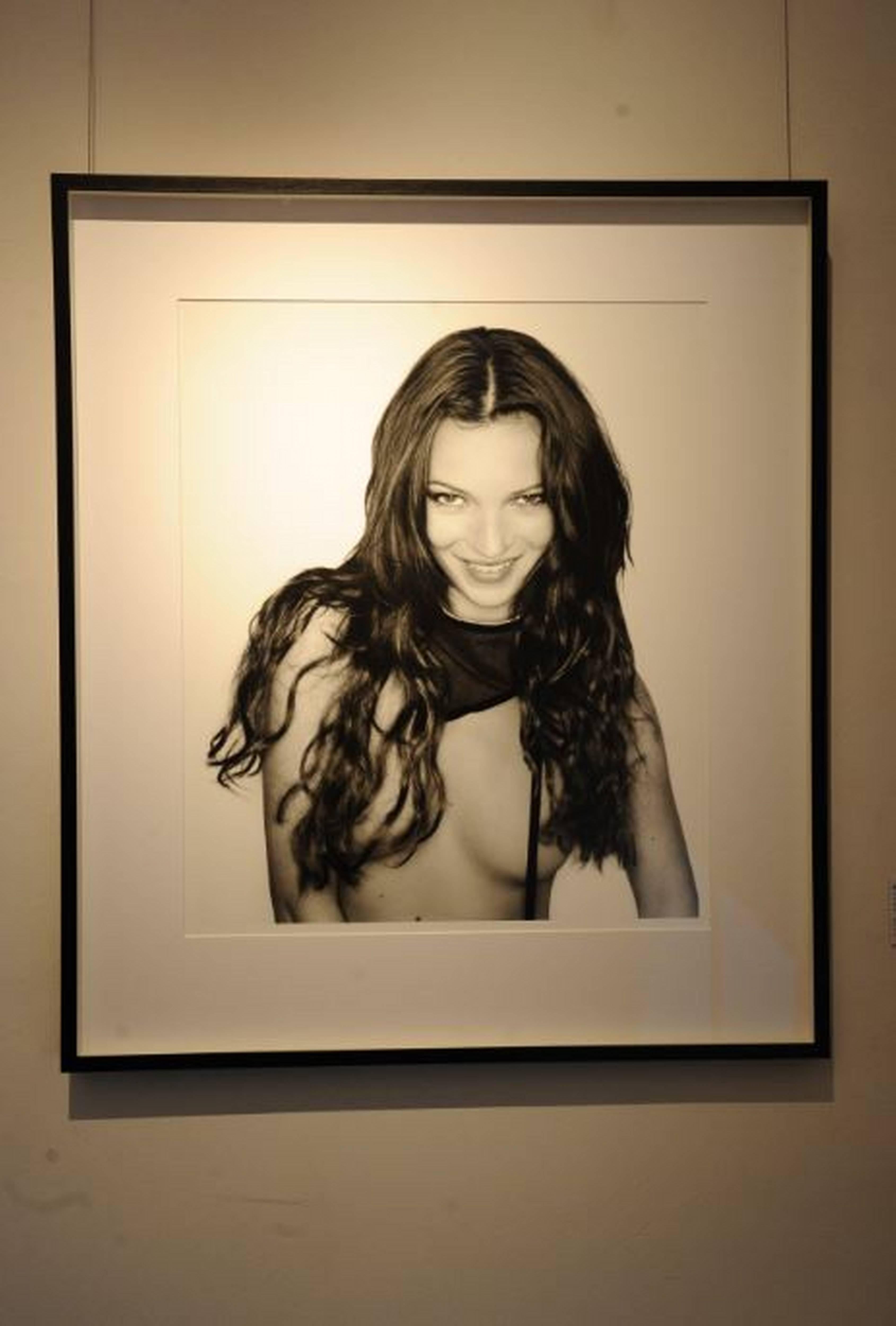Cheeky Kate - nude portrait of supermodel Kate Moss, fine art photography, 1999 - Photograph by Rankin