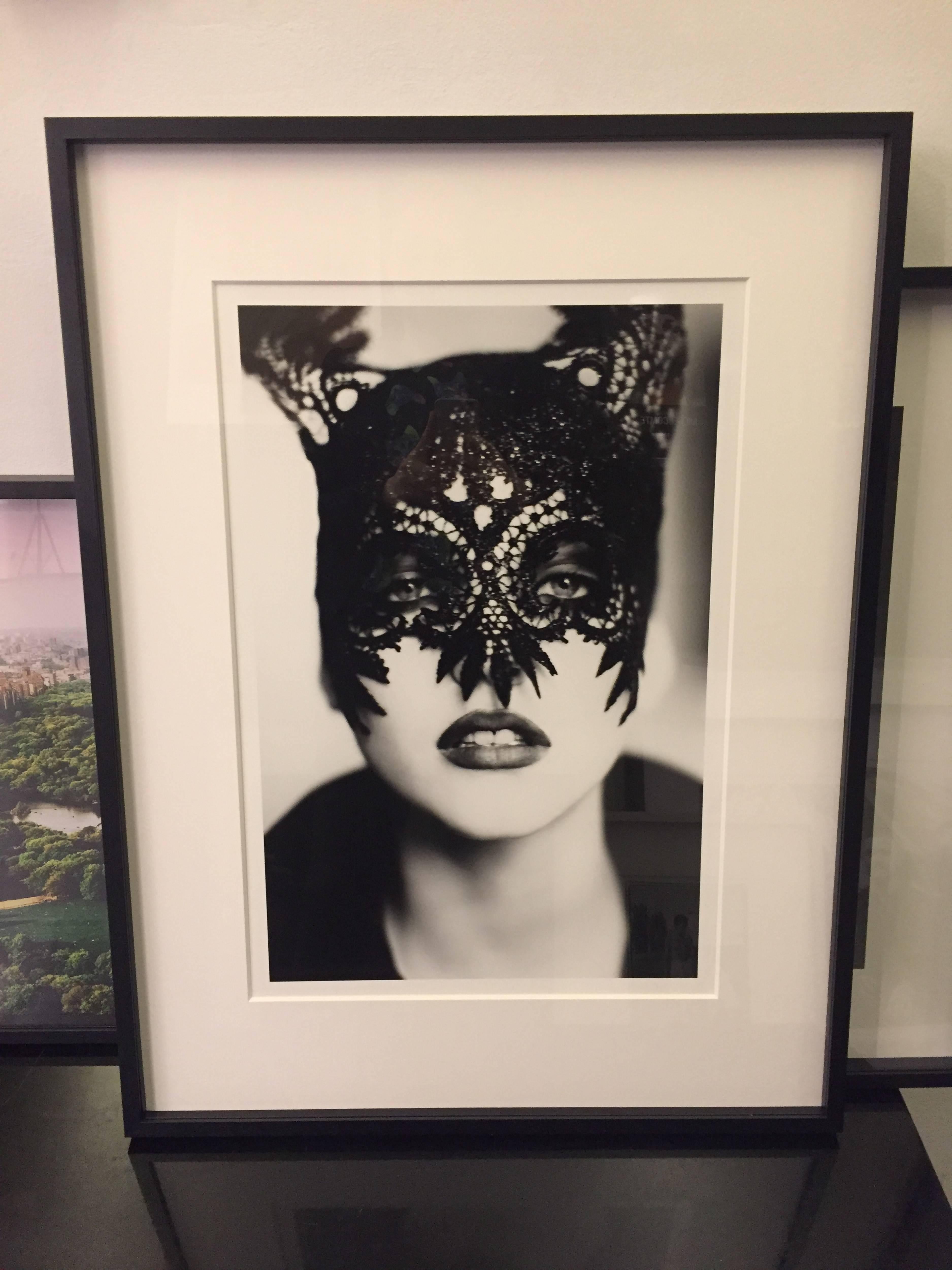 Le masque (Nadja Auermann) - Photograph de Ellen von Unwerth