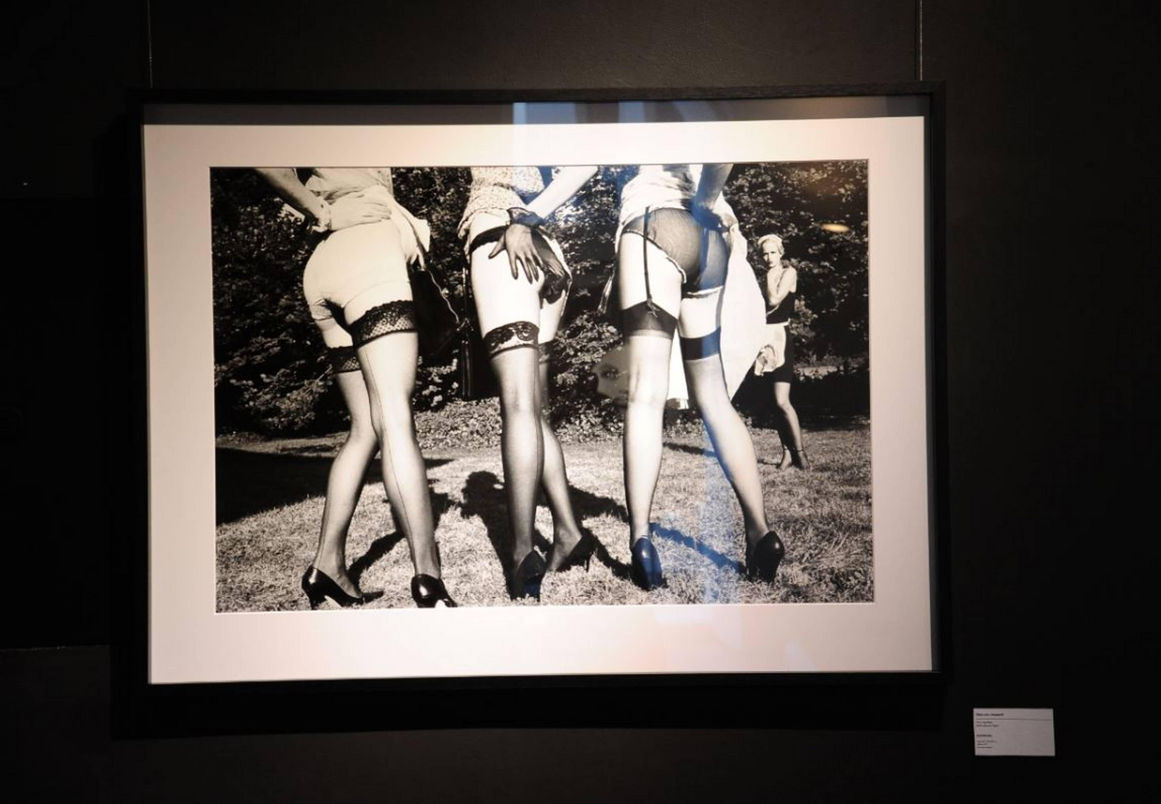 Beinbein-Show, Geschichte von Olga, Kunstfotografie – Photograph von Ellen von Unwerth