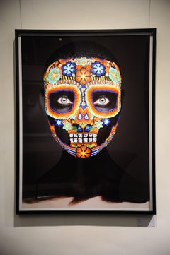 Epitaph II - portrait avec maquillage perlé coloré, photographie d'art, 2013