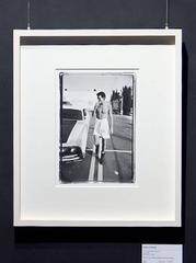 Johnny Depp, Hollywood – Schauspieler in einem Handtuch neben einem Auto, Kunstfotografie, 1995