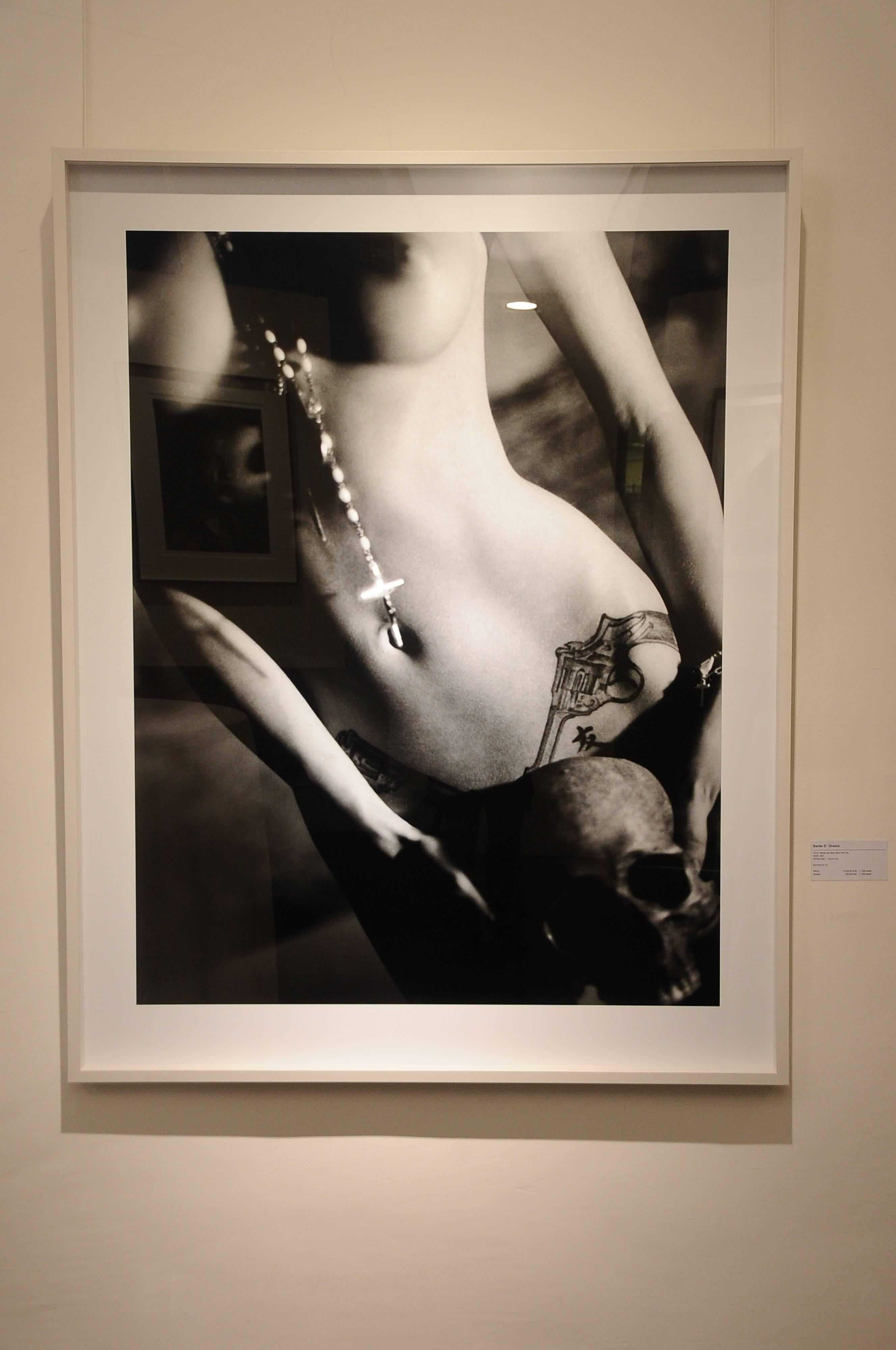 Mandy with Skull - closeup nude with skull and rosary, fine art photography 2007 - Photograph by Sante D´ Orazio