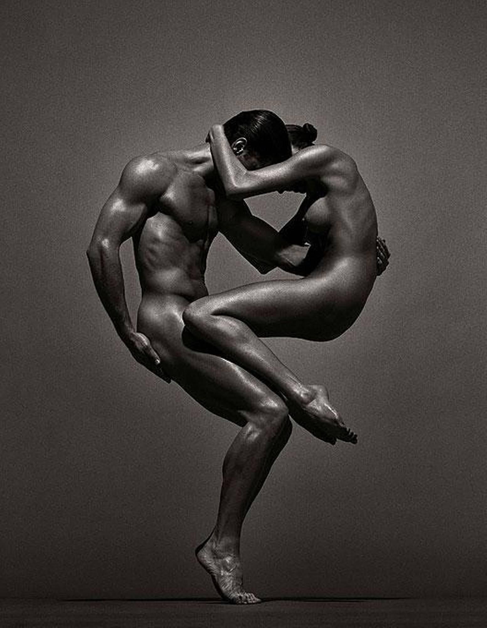 Andreas H. Bitesnich Figurative Photograph - Sina&Anthony, Vienna - douple nude in athletic pose, fine art photography, 1995