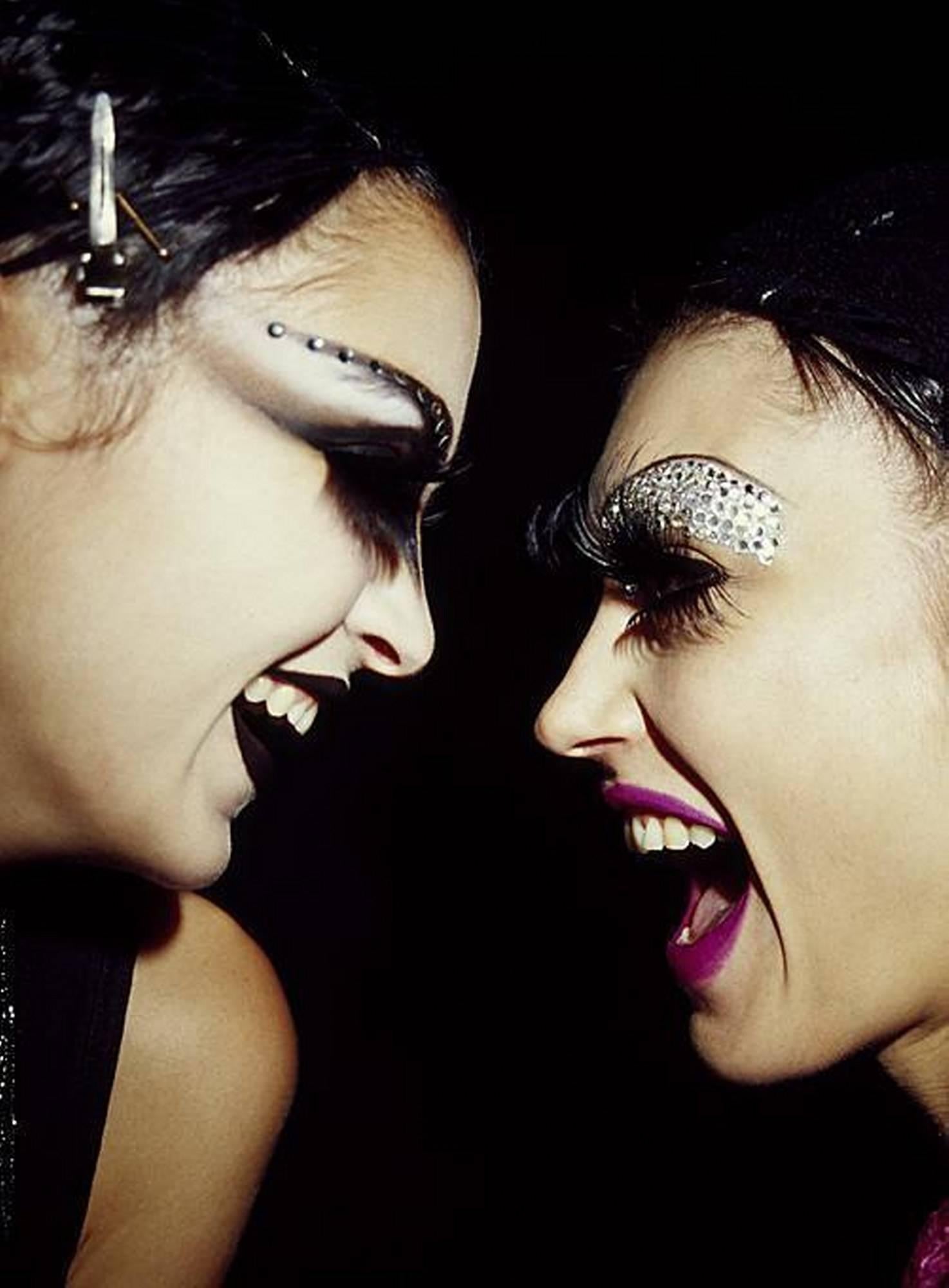 Color Photograph di Roxanne Lowit - Faccia a faccia