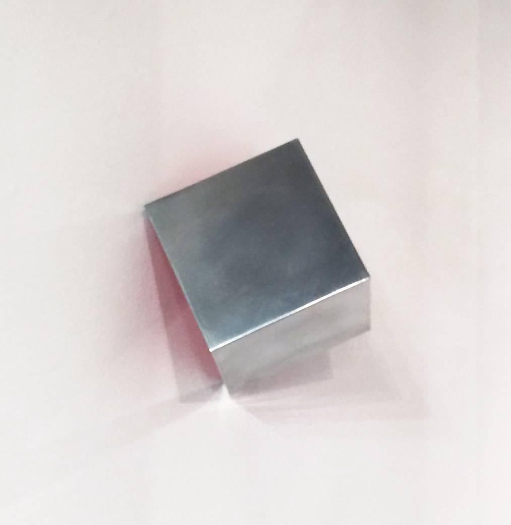 Arno Kortschot Abstract Sculpture - Disappearing Cube