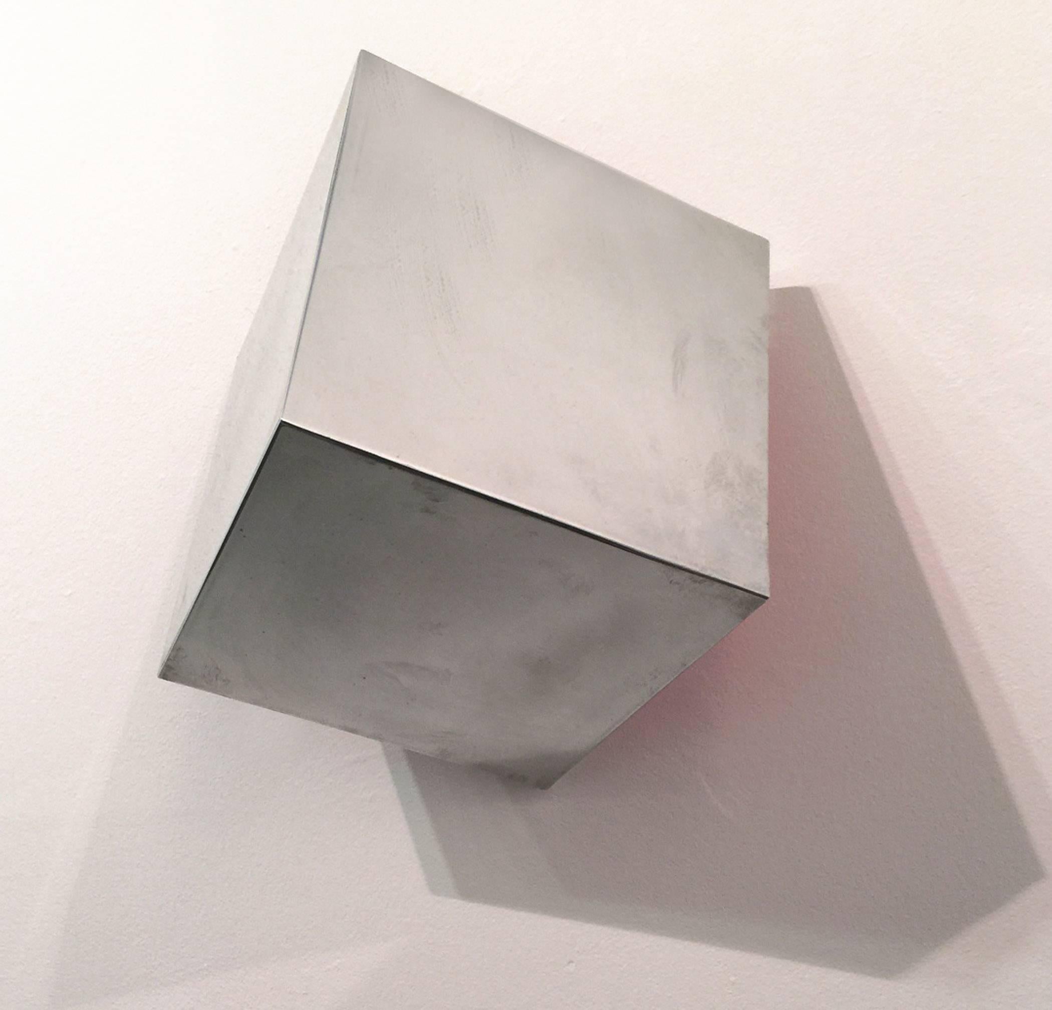 Disappearing Cube - Sculpture by Arno Kortschot