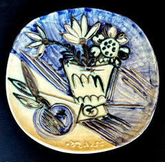 Pablo Picasso (1881–1973) – „Bouquet à la pomme“ – Weiße, verzierte Terrakotta – 1956