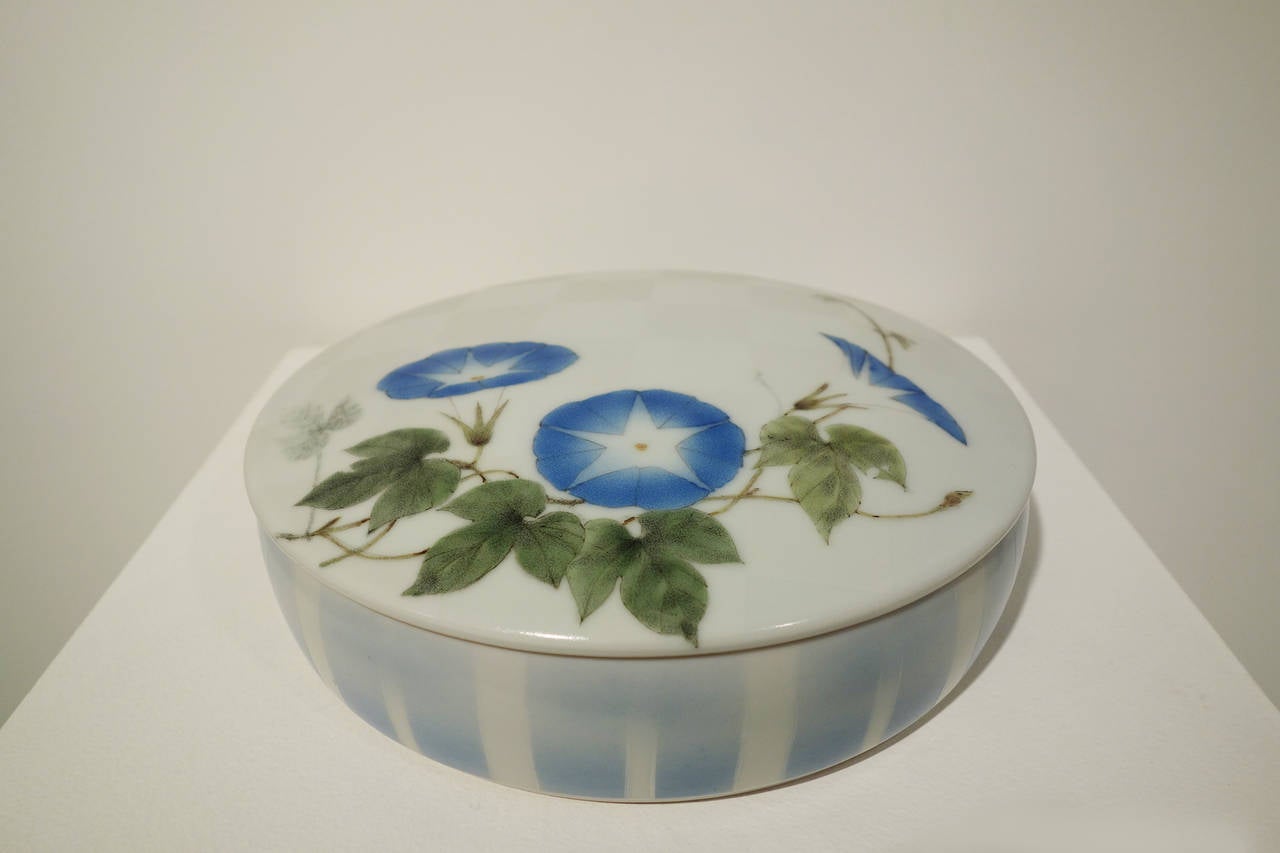 Eno Masatake explores the technique yu-byo (glaze-painting) in his polychrome porcelain works. This unique method of porcelain painting whereby colors are applied on glazed bisque ware before firing was first developed by the porcelain artist