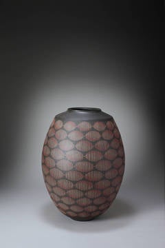 Flower vessel with color inlay and line design