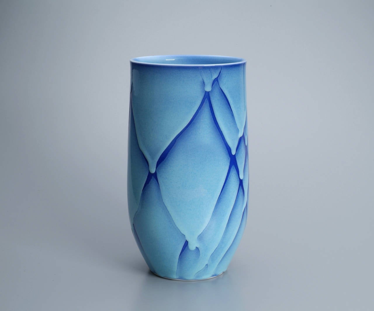 Flower Vase in Blue - Sculpture by Ken Shomura