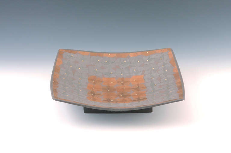Koyama Kōichi studied ceramics at Tamagawa University. He set up his kiln Ryūsen-yō in the Yanaka district of downtown Tokyo where he was born and raised, and has been working there independently. While teaching ceramics at local community and adult